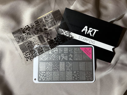 Stamping tools with patterned plates on a textured surface